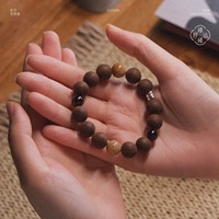 Bracelet en pierre naturelle de style moderne, marron rougeâtre, avec perles mélangées de corail, de jade et de grenat, de 10 mm à 14 mm, tressé élastique, pour le bien-être