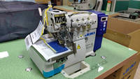 Machine à coudre industrielle d'occasion JUKI MO-6814D à entraînement direct, surjeteuse 4 fils avec coupe-fil automatique