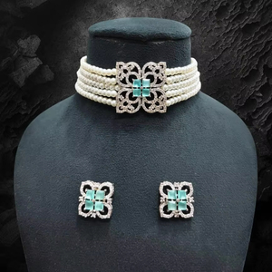 Conjunto de colgante de collar de latón AD de tendencia india con cadena de hilo de perlas estilo etéreo para boda y fiesta de mujer - Product Image 1