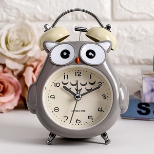 Reloj de Escritorio con Diseño de Búho, Luz Nocturna de Color Cálido, Reloj Despertador con Campana, Decoración para Escritorio, Mesita de Noche, Oficina, Descanso, Dormitorio - Product Image 4