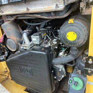 Chargeuse sur pneus Caterpillar 246C modèle 2022, capacité de charge nominale de 4 tonnes, puissance de 55 kW, pompe hydraulique, équipement d'occasion jaune - Product Image 6