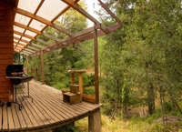 Cabane en forêt, chalet en forêt, cabane en forêt pour les vacances en famille