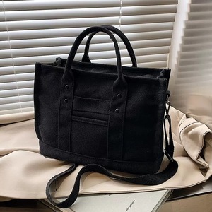 La nuova borsa <span class=keywords><strong>a</strong></span> tracolla <span class=keywords><strong>o</strong></span> <span class=keywords><strong>a</strong></span> <span class=keywords><strong>mano</strong></span> dal design elegante e semplice è adatta per l'uso casual e ha un'ampia gamma di utilizzi. - Product Image 4