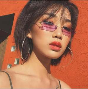 Lunettes de soleil personnalisées 2019, monture petite, lunettes de soleil pour femmes, style rétro, rectangulaires, sans monture, à bord étroit - Product Image 1