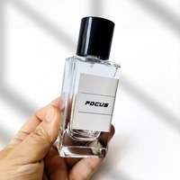 Flacon de parfum rectangulaire en verre de luxe avec logo personnalisé, bouchon en caoutchouc estampé or, diffuseur à roseaux sérigraphié 30ml 50ml 100ml