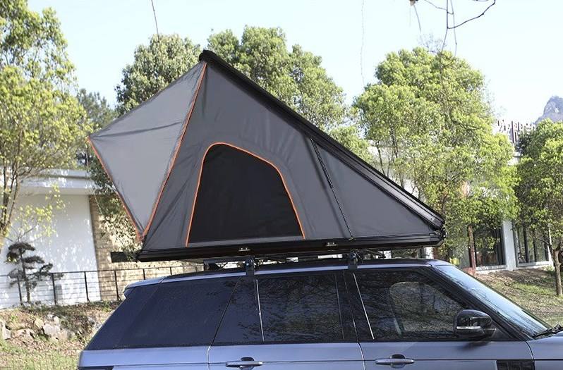 Coquille noire avec tissu gris