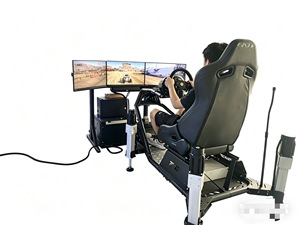 Máquina de grúa de tres pantallas con simulación de conducción de seis ejes, juego de carreras de coches operado con monedas metálicas, simulación de seguridad vial, 1 año - Product Image 1