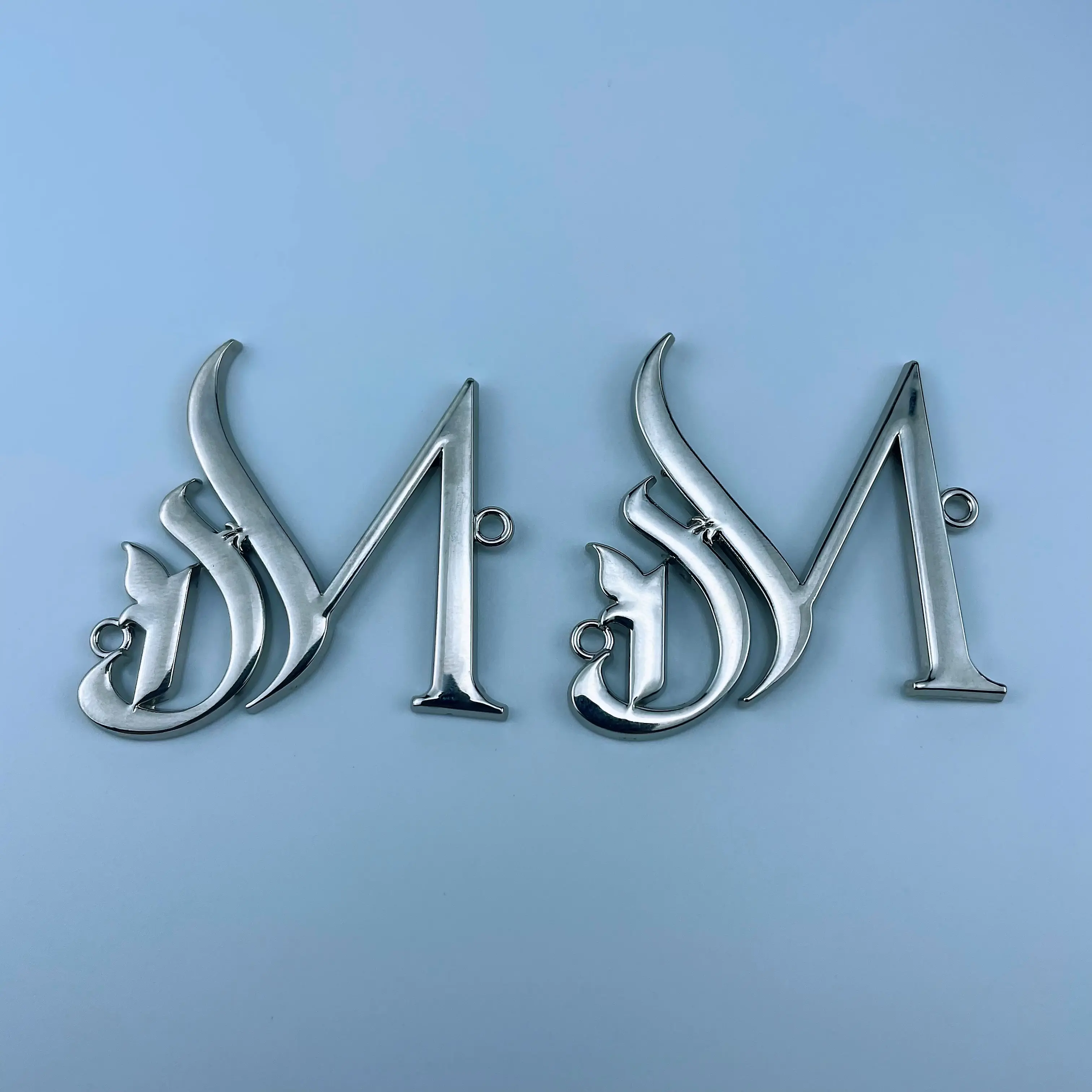 브랜드 로고로 에나멜 처리 된 로고 색상의 고품질 맞춤형 아연 합금 황동 금속판 라벨 배지 핀