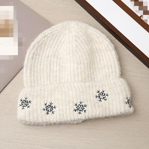 2025 nouvelle mode femmes <span class=keywords><strong>bonnet</strong></span> casquettes tricoté chapeaux automne hiver <span class=keywords><strong>chaud</strong></span> <span class=keywords><strong>bonnet</strong></span> casquette chapeau flocons de neige brodé - Product Image 4