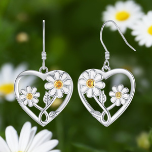 Orecchini Pendenti a Cuore con Margherite per Donne, Design Floreale, Accessori per Orecchie da Indossare Quotidianamente - Product Image 1