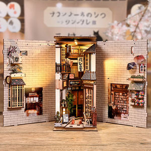 Mini-Puppenhaus 3D-Puzzle, ein japanischer Buchnischen-Schmuck mit Katzenmotiv und detaillierter Straßenansicht - Product Image 1