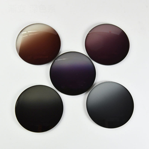 Lentes de Sol Finewell de Fábrica China al por Mayor con Cristales Tintados, Degradados y de Espejo Personalizables en Colores Azul, Verde y Negro - Product Image 1