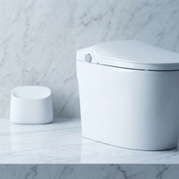 Ensemble WC intelligent moderne avec siège chauffant en céramique à fixation au sol, double chasse d'eau, désodorisation automatique, réservoir encastré et veilleuse