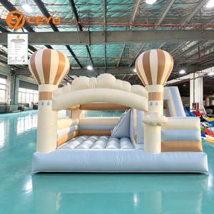 Château gonflable Ceyu avec toit en forme de montgolfière et nuage pour location de centre de jeux gonflables - Product Image 1