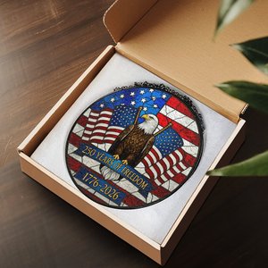 Attrape-soleil en vitrail 250 ans de liberté 1776-2026 Aigle Drapeau américain Pendentif suspendu - Product Image 3