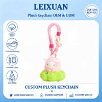 Porte-clés en peluche mouton rose Kawaii sur prairie verte, adorable poupée agneau moelleuse, pendentif de sac, bracelet rayé rose pour filles, cadeau
