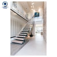 Escalier droit en bois massif de haute qualité, moderne et durable, avec rampe en bois pour maison et villa