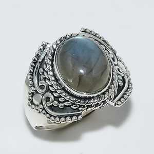 Anillo de Labradorita en Plata de Ley 925 con Destello Azul - Anillo Solitario Redondo y Audaz - Product Image 3