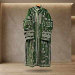 Manteau long en velours vert brodé artisanal de luxe personnalisé, design floral bohème traditionnel ouzbek Suzani, hiver, femme - Product Image 1