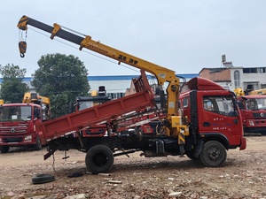 Grue montée sur camion de 4 tonnes d'occasion avec une hauteur de levage de 8 m et une benne basculante pour la construction urbaine et la manutention de matériaux - Product Image 2