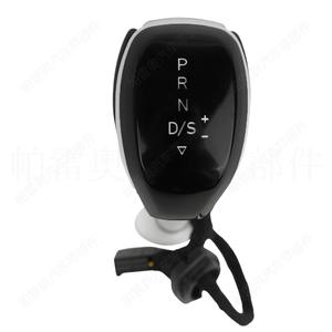 หัวเกียร์รถยนต์อเนกประสงค์ของโฟล์คสวาเก้นเกียร์อัตโนมัติพลาสติก คันเกียร์ตามหลักสรีรศาสตร์ ตัวอักษรสีขาวด้าน - Product Image 1