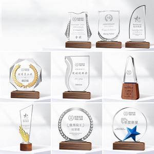 جائزة كريستال زجاجية منقوشة بالليزر من HBL مع قاعدة لهدايا الذكرى السنوية للشركات - Product Image 3