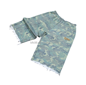 Pantalones Cortos Personalizados de Camuflaje Oversize con Bajo Deshilachado, Estilo Workwear y Streetwear para Hombre, 100% Algodón Transpirable - Product Image 2
