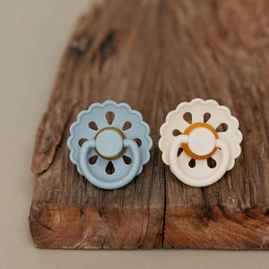 Sucette pour bébé en silicone de qualité alimentaire, écologique et personnalisée, forme épurée, débit moyen, taille standard de la tétine, 0-12 mois - Product Image 4