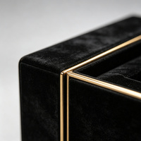Boîte cadeau à bijoux en velours noir à double porte avec bordure dorée et doublure en velours pour l'emballage de bagues, colliers et montres