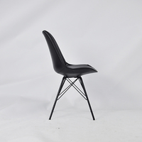 Chaise de salle à manger contemporaine de haute qualité à prix d'usine, avec coque en PP écologique recouverte de tissu et pieds en métal, amovible, pour la maison