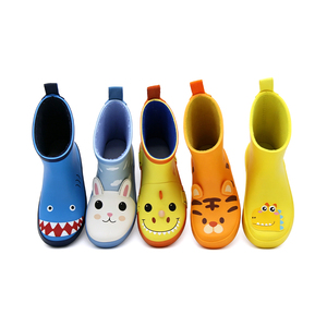 <span class=keywords><strong>Botas</strong></span> <span class=keywords><strong>de</strong></span> Lluvia Infantiles Amarillas con Diseño 3D <span class=keywords><strong>de</strong></span> Dinosaurio, Lavables, <span class=keywords><strong>de</strong></span> Goma Antideslizante e Impermeables, con Púas Traseras <span class=keywords><strong>de</strong></span> Dinosaurio, Suministro <span class=keywords><strong>de</strong></span> Fábrica - Product Image 6