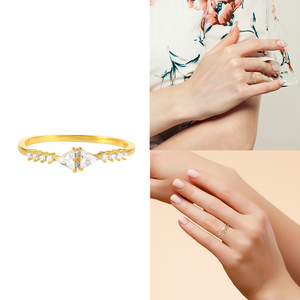 Bague de mariage pour femme ROXI en argent sterling 925, design de niche, triangle géométrique, diamant, or 18 carats - Product Image 3