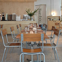 Table de salle à manger carrée en PU de style vintage, personnalisable, design vert, pour la restauration commerciale, les cafés, les salons de thé, les restaurants et les lieux de desserts.
