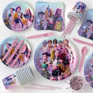 Ensemble de fête pour filles « Chasseuses de sorcières » comprenant des assiettes, des serviettes et des nappes pour une fête sur le thème de la musique - Product Image 6