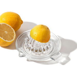 Presse-agrumes en verre avec poignée et bec verseur pour presser les oranges, les citrons - Product Image 3