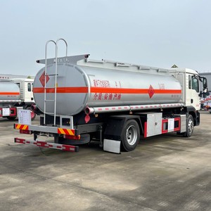 Camion-citerne à carburant HOWO TX 15000L avec distributeur et compteur pour la livraison et le ravitaillement de carburants inflammables - Product Image 3