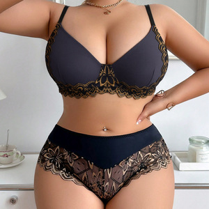 Ensemble de lingerie grande taille avec dentelle, soutien-gorge sans armatures et culotte en dentelle florale - Product Image 3