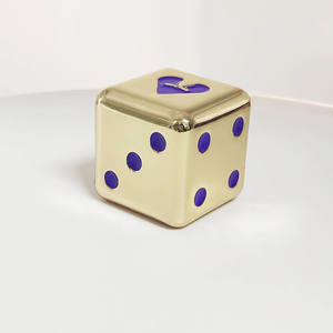 2026 Venta al por mayor de fábrica, dados de metal personalizados de <span class=keywords><strong>6</strong></span> caras con logotipo personalizado, dorados, de precisión, para juegos de acción y toma de decisiones, a granel - Product Image 5