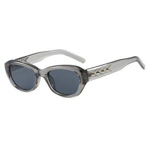 2025 barato de alta calidad nuevo marco pequeño gafas de sol moda Cool UV400 aleta de tiburón decoración gafas de sol de plástico para mujeres - Product Image 5