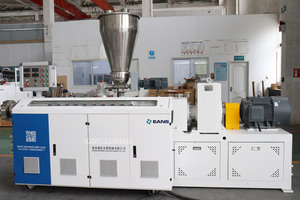 Machine de fabrication de panneaux d'extrusion en composite <span class=keywords><strong>PVC</strong></span> <span class=keywords><strong>pour</strong></span> sous-plafonds et revêtements de plafond en plastique - Product Image 2