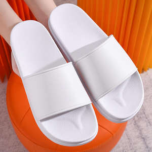 OEM de alta calidad de PVC para los hombres para las zapatillas de diseño personalizado en relieve sandalias deslizantes compras en línea con Logo sandalias zapatos de hombre - Product Image 5