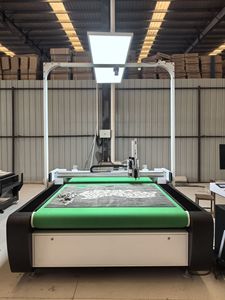 Máquina de corte de cuchillo vibratorio oscilante de cuero Pu sin troquel automática Jinan AMOR - Product Image 2