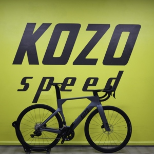 Saison de cyclisme April Cherry Blossom : Obtenez GRATUITEMENT des pédales clipless avec une évaluation positive Sh Imano <span class=keywords><strong>105</strong></span>, vélo de route en carbone aérodynamique. - Product Image 6