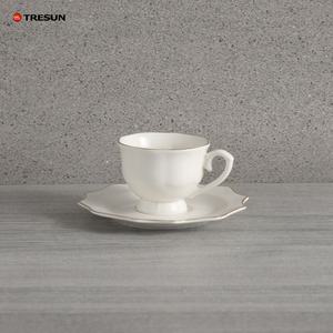 Service de table de luxe 32 pièces en porcelaine fine New Bone China, avec bordure dorée, compatible micro-ondes - Product Image 3