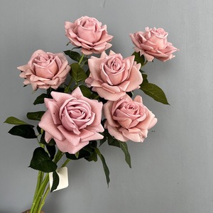 Paquete al por mayor de rosas artificiales para decoración de centros de mesa en bodas, despedidas de soltera y fiestas. - Product Image 4