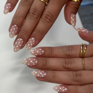 Best-Seller Mondial Gratuit <span class=keywords><strong>Simple</strong></span> Minimaliste Blanc Polka Dot <span class=keywords><strong>Nail</strong></span> <span class=keywords><strong>Art</strong></span> Portable Ongles Courts en Amande pour Auto-Adhésifs - Product Image 1