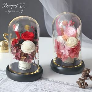 Vente en gros de roses <span class=keywords><strong>éternelle</strong></span>s sous cloche en verre, boîte cadeau avec lumière LED, fleurs réelles conservées - Décoration pour <span class=keywords><strong>la</strong></span> Saint-Valentin, mariage, Noël, remise de diplôme - Product Image 1