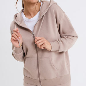 Sudadera con capucha Timeless Everyday para mujer que brinda comodidad, calidez y simplicidad para un estilo de clima fresco sin esfuerzo - Product Image 2