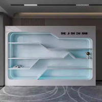 Vitrine personnalisable pour trophées et médailles en bois avec éclairage LED, dos en verre, robuste, finition vernie écologique, murale ou sur pied