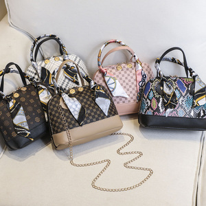 <span class=keywords><strong>Sac</strong></span> à Main Élégant Tendance à Chaîne Fantaisie pour Femme en <span class=keywords><strong>Cuir</strong></span> de Luxe, <span class=keywords><strong>Sac</strong></span> Floral en PU avec Foulard, Vente Chaude - Product Image 1